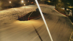 Spodní část sjezdovky skiareálu Karolinka