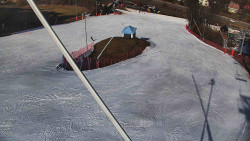 Spodní část sjezdovky skiareálu Karolinka