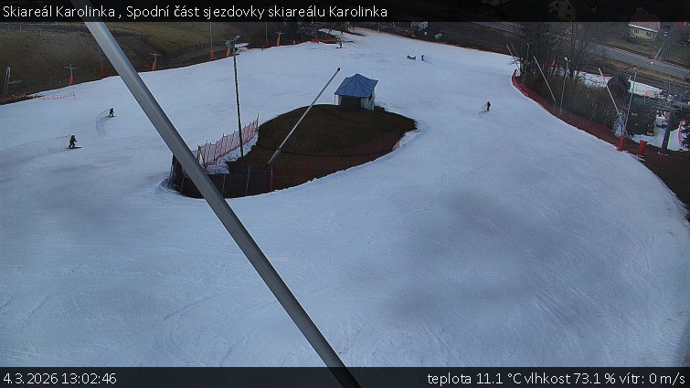 Skiareál Karolinka  - Spodní část sjezdovky skiareálu Karolinka - 4.3.2026 v 13:02