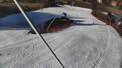 Spodní část sjezdovky skiareálu Karolinka