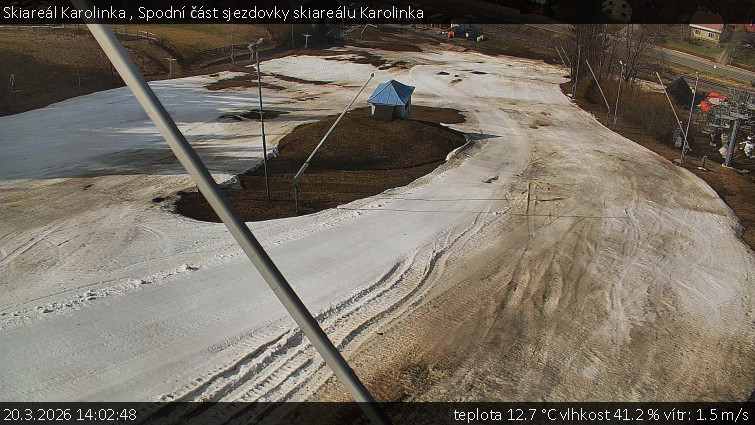 Skiareál Karolinka  - Spodní část sjezdovky skiareálu Karolinka - 20.3.2026 v 14:02