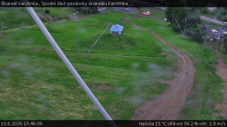 Skiareál Karolinka  - Spodní část sjezdovky skiareálu Karolinka - 15.6.2026 v 15:46