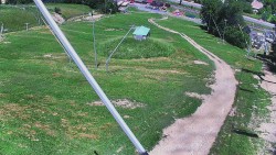 Spodní část sjezdovky skiareálu Karolinka