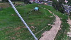 Unterer Teil der Skipiste des Skigebiets Karolinka