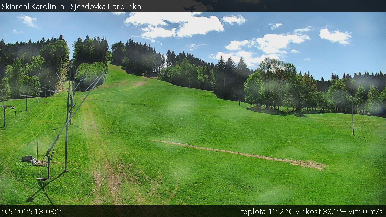 Skiareál Karolinka - Sjezdovka Karolinka - 9.5.2025 v 13:03 Skiareál Karolinka - Sjezdovka Karolinka - 9.5.2025 v 13:03