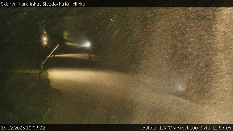Skiareál Karolinka  - Sjezdovka Karolinka - 15.12.2025 v 19:03