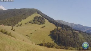 Hütte auf Grúňi - Mittagsgrün - 31.7.2026 v 16:32 Hütte auf Grúňi - Mittagsgrün - 31.7.2026 v 16:32