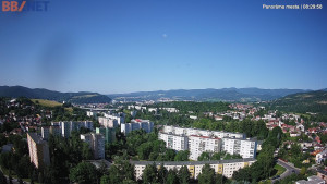Město Banská Bystrica - Pohled od Sásové-Rudlové - 15.6.2025 v 08:30