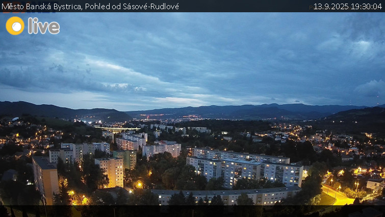 Město Banská Bystrica - Pohled od Sásové-Rudlové - 13.9.2025 v 19:30