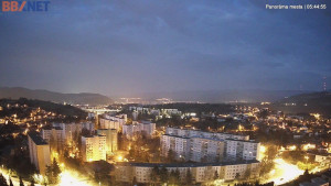 Město Banská Bystrica - Pohled od Sásové-Rudlové - 29.3.2026 v 05:45 Město Banská Bystrica - Pohled od Sásové-Rudlové - 29.3.2026 v 05:45