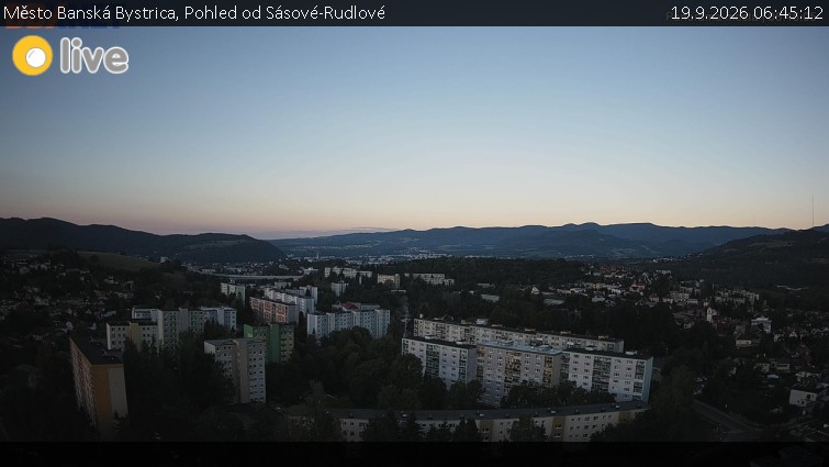 Město Banská Bystrica - Pohled od Sásové-Rudlové - 19.9.2026 v 06:45