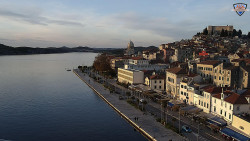 Nábřeží a město