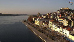 Nábřeží a město