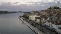 Nábřeží a město