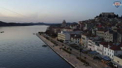 Nábřeží a město