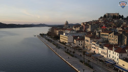 Nábřeží a město