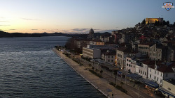 Nábřeží a město