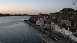 Nábřeží a město