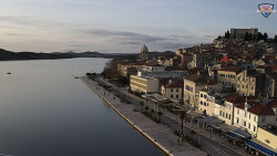 Nábřeží a město