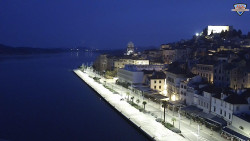 Nábřeží a město