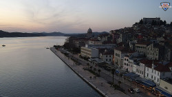 Nábřeží a město