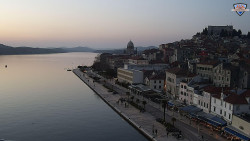 Nábřeží a město