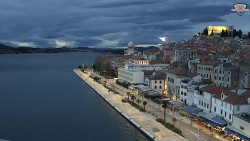 Nábřeží a město