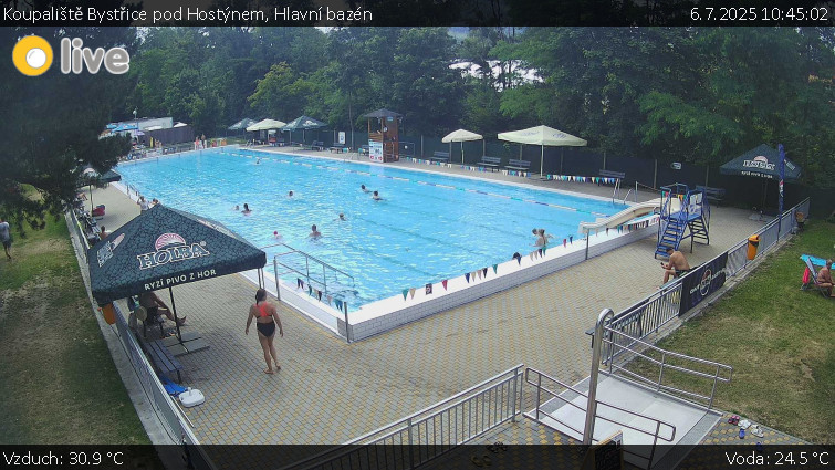 Koupaliště Bystřice pod Hostýnem - Hlavní bazén - 6.7.2025 v 10:45 Koupaliště Bystřice pod Hostýnem - Hlavní bazén - 6.7.2025 v 10:45