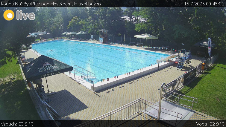 Koupaliště Bystřice pod Hostýnem - Hlavní bazén - 15.7.2025 v 09:45 Koupaliště Bystřice pod Hostýnem - Hlavní bazén - 15.7.2025 v 09:45