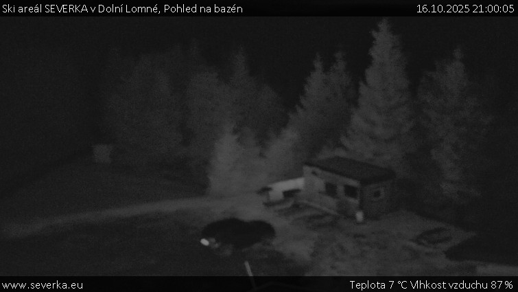 Ski areál SEVERKA v Dolní Lomné - Pohled na bazén - 16.10.2025 v 21:00 Ski areál SEVERKA v Dolní Lomné - Pohled na bazén - 16.10.2025 v 21:00