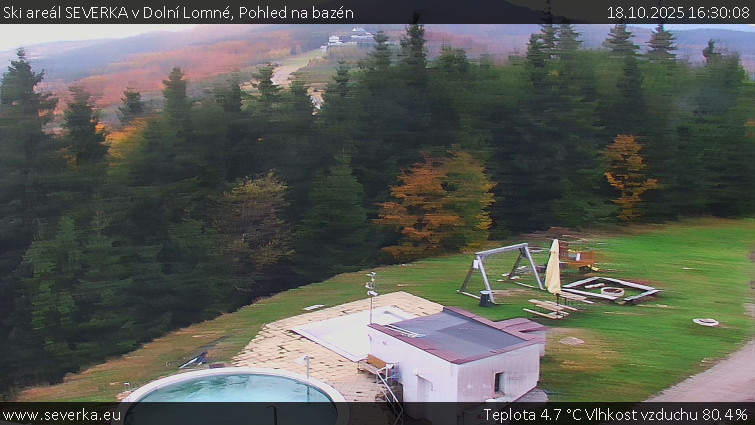 Ski areál SEVERKA v Dolní Lomné - Pohled na bazén - 18.10.2025 v 16:30 Ski areál SEVERKA v Dolní Lomné - Pohled na bazén - 18.10.2025 v 16:30