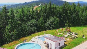 Ski areál SEVERKA v Dolní Lomné - Pohled na bazén - 23.7.2026 v 12:30 Ski areál SEVERKA v Dolní Lomné - Pohled na bazén - 23.7.2026 v 12:30