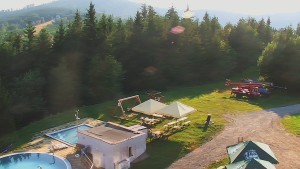 Skigebiet SEVERKA in Dolní Lomná - Blick auf den Pool - 31.7.2026 v 18:30 Skigebiet SEVERKA in Dolní Lomná - Blick auf den Pool - 31.7.2026 v 18:30