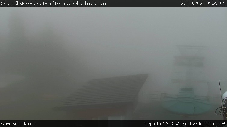 Skigebiet SEVERKA in Dolní Lomná - Blick auf den Pool - 30.10.2026 v 09:30
