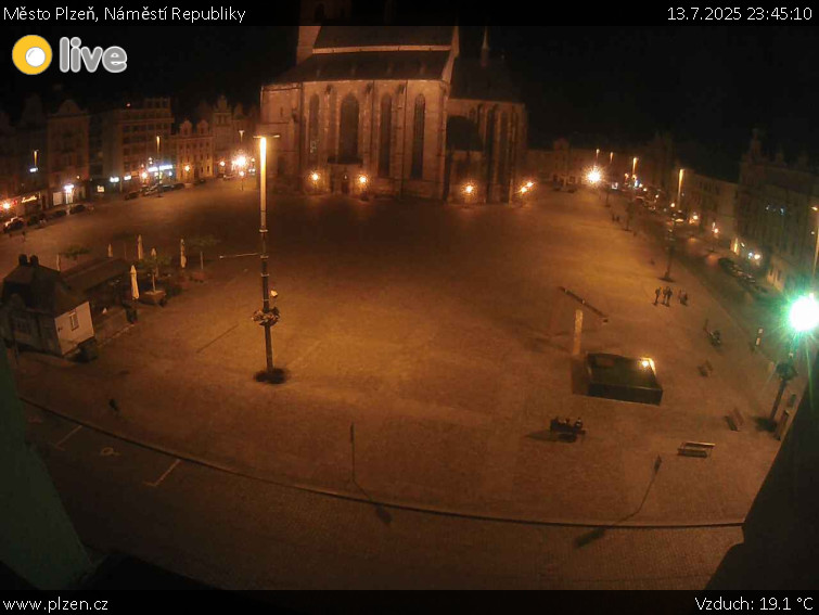 Město Plzeň - Náměstí Republiky - 13.7.2025 v 23:45 Město Plzeň - Náměstí Republiky - 13.7.2025 v 23:45