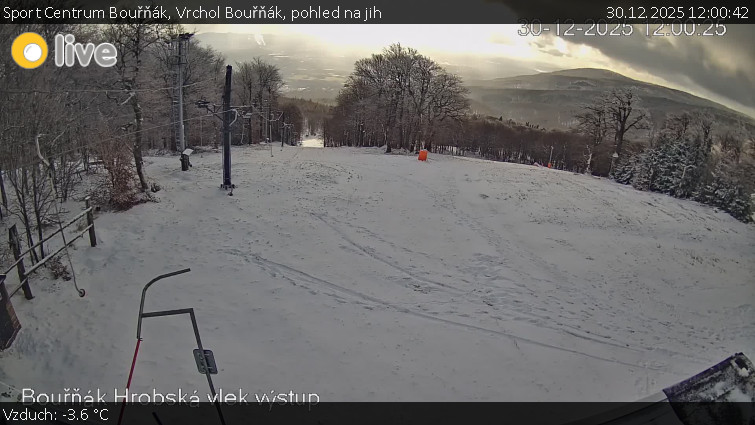 Sport Centrum Bouřňák - Vrchol Bouřňák, pohled na jih - 30.12.2025 v 12:00