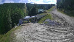 Blue ski slope – run to the cable car station