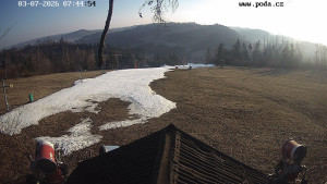 Skiareál Hodonín u Kunštátu - Sjezdovka, panorama východ - 7.3.2026 v 07:45