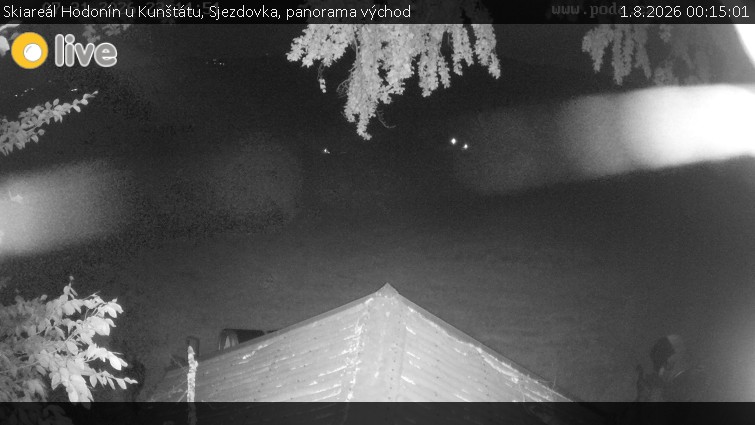 Skigebiet Hodonín bei Kunštát - Skipiste, Ostpanorama - 1.8.2026 v 00:15
