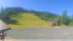 Ski areál Razula - Dolní část sjezdovky - 1.7.2025 v 08:45
