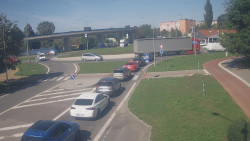 Křižovatka ulic Velká Dlážka a Polní