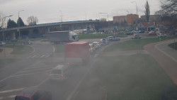 Křižovatka ulic Velká Dlážka a Polní