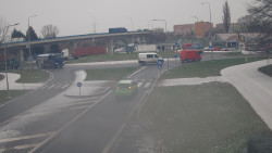 Křižovatka ulic Velká Dlážka a Polní