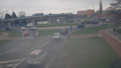 Křižovatka ulic Velká Dlážka a Polní