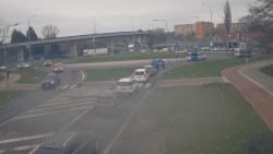 Křižovatka ulic Velká Dlážka a Polní