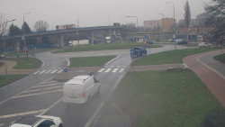 Křižovatka ulic Velká Dlážka a Polní