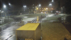 Křižovatka ulic Velká Dlážka a Polní