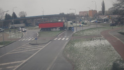 Křižovatka ulic Velká Dlážka a Polní