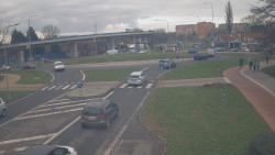 Křižovatka ulic Velká Dlážka a Polní