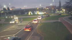 Křižovatka ulic Velká Dlážka a Polní